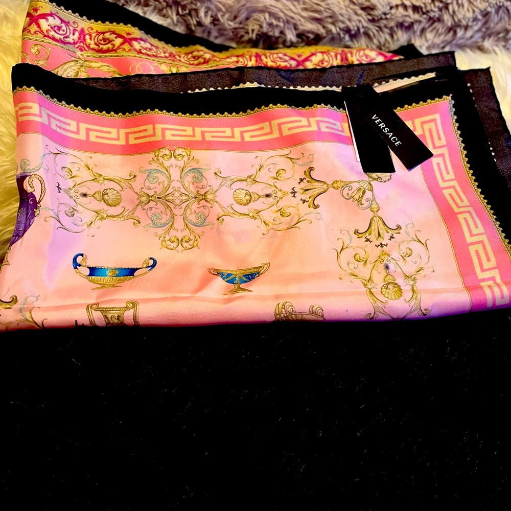 Authentic Versace Scarf Brand New❤️
